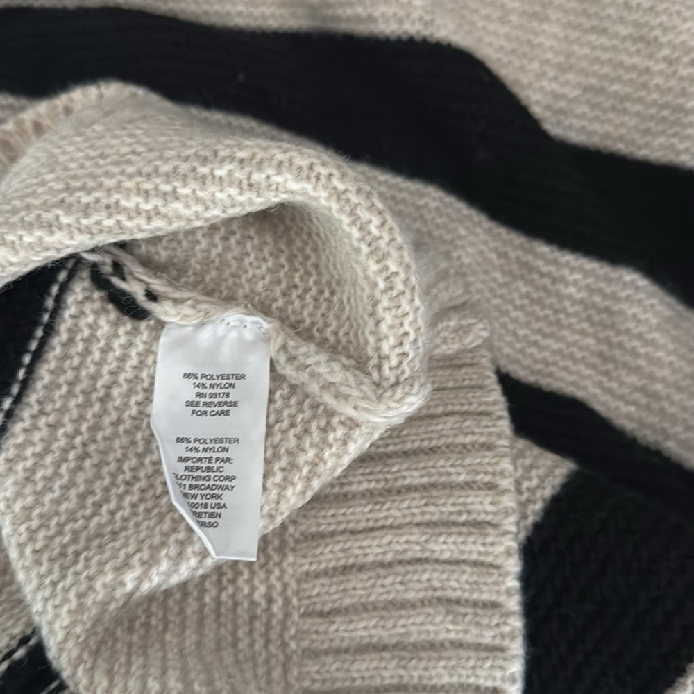 Tahari sweater - Picture 5 of 6